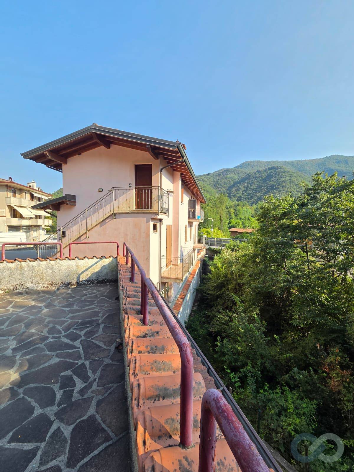 Porzione di casa indipendente 11