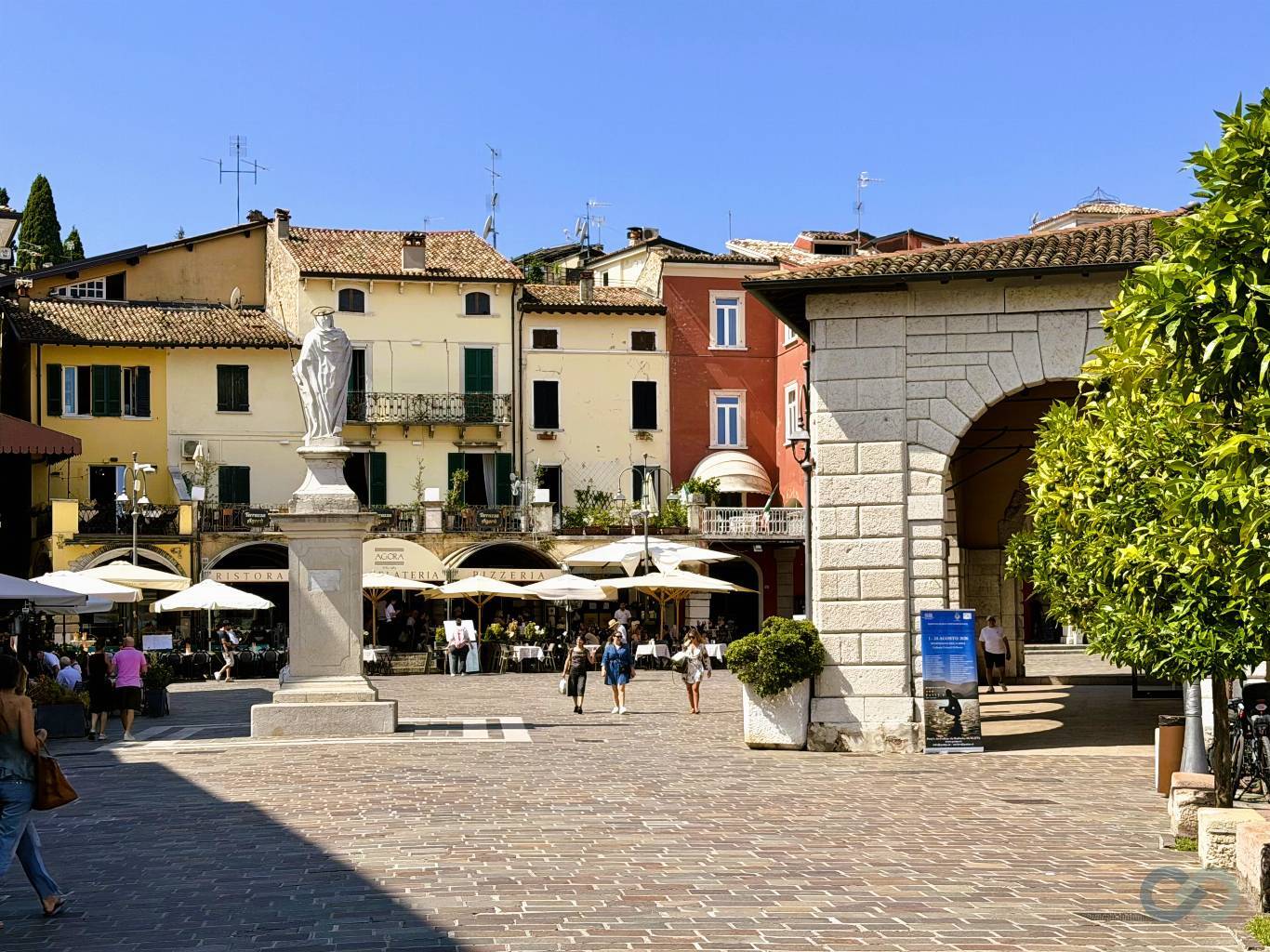 CASA IN PIAZZA 8