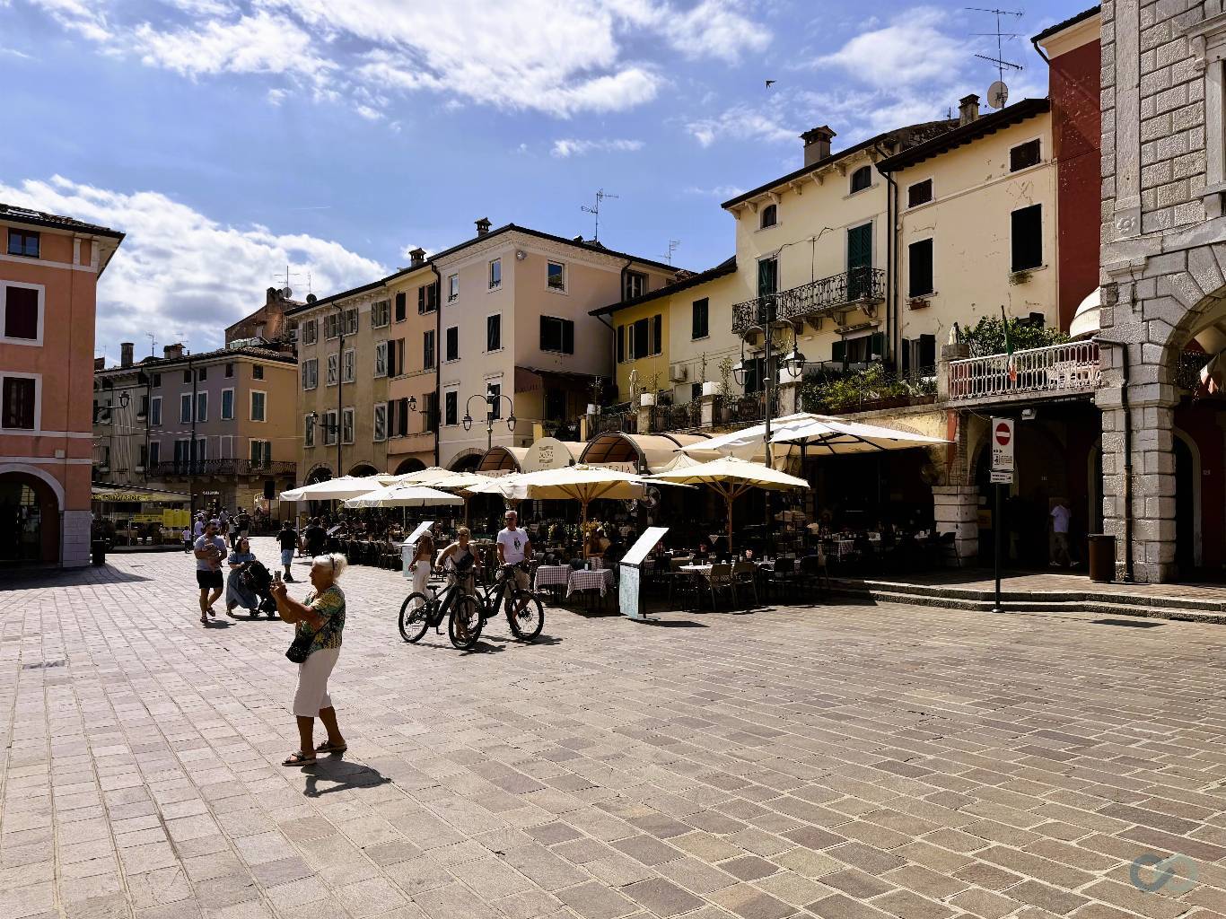 CASA IN PIAZZA 9