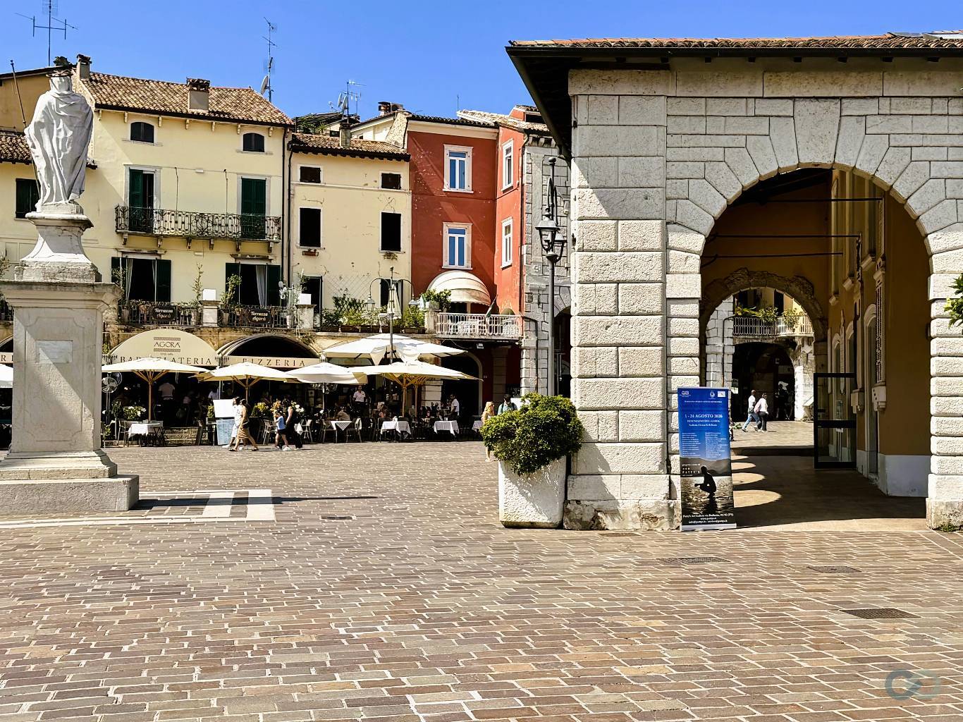 CASA IN PIAZZA 10