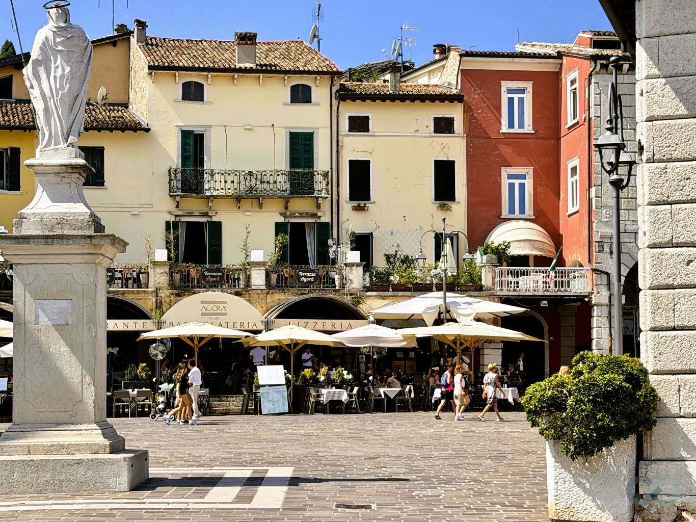 CASA IN PIAZZA 18