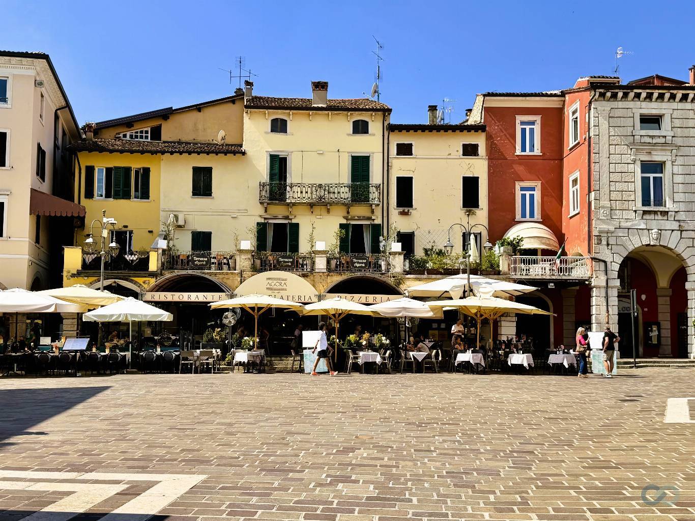 CASA IN PIAZZA 19