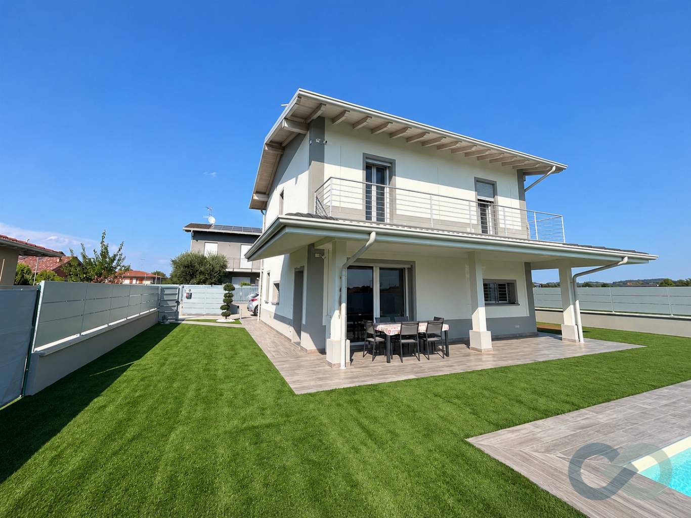 VILLA CON PISCINA 5