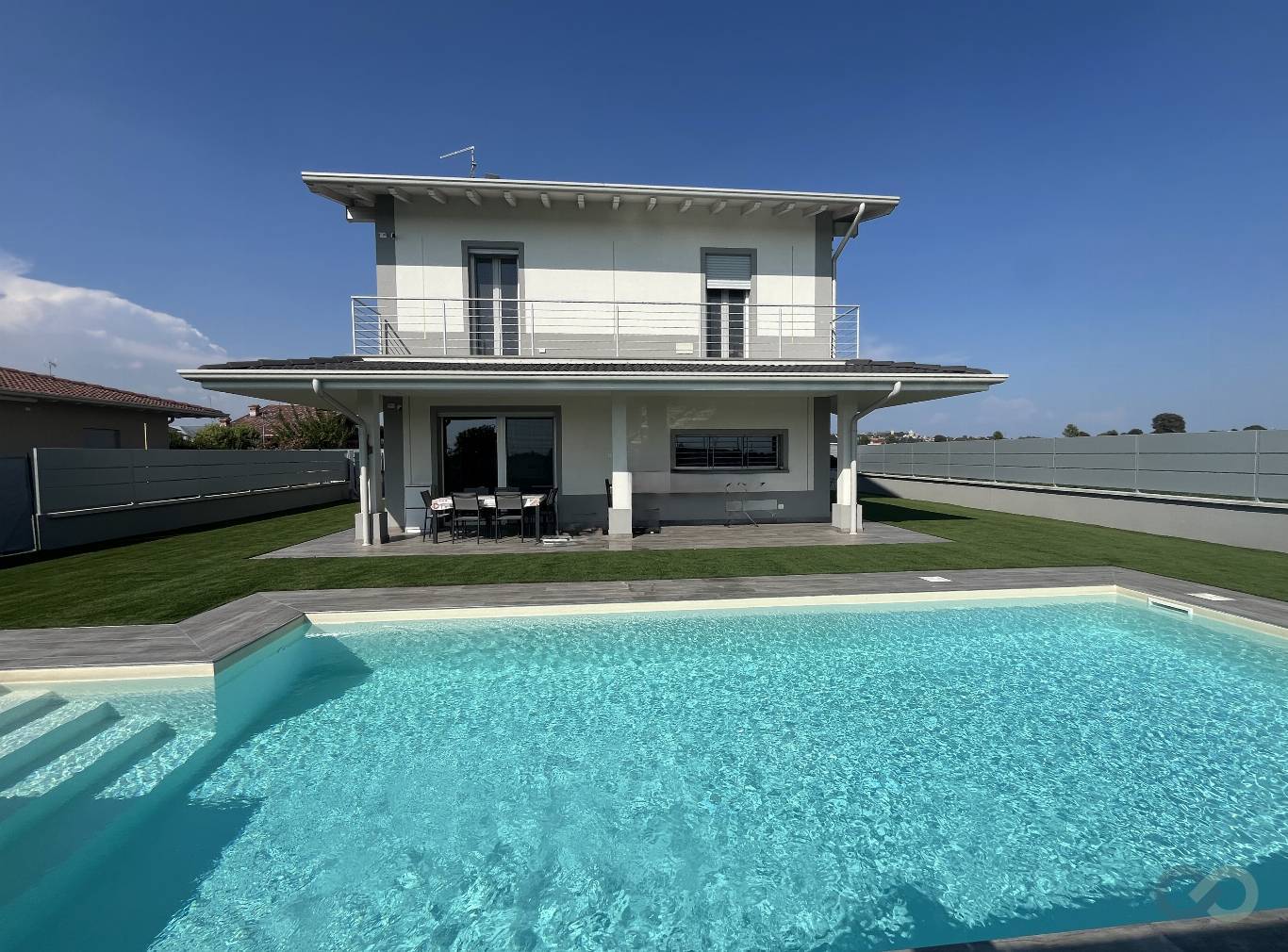 VILLA CON PISCINA 1
