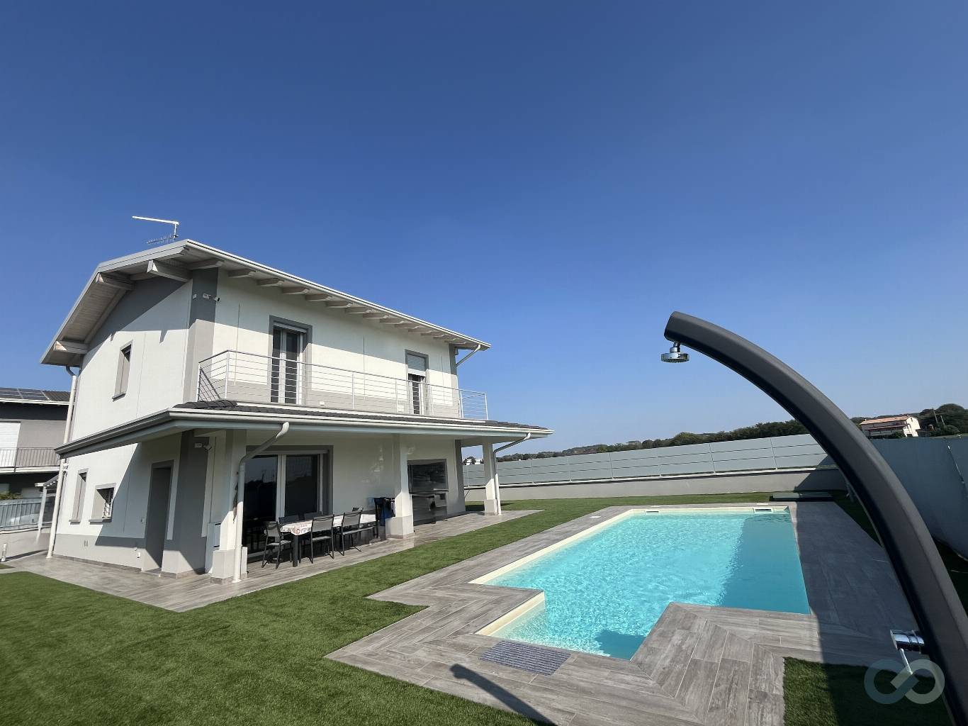 VILLA CON PISCINA 9