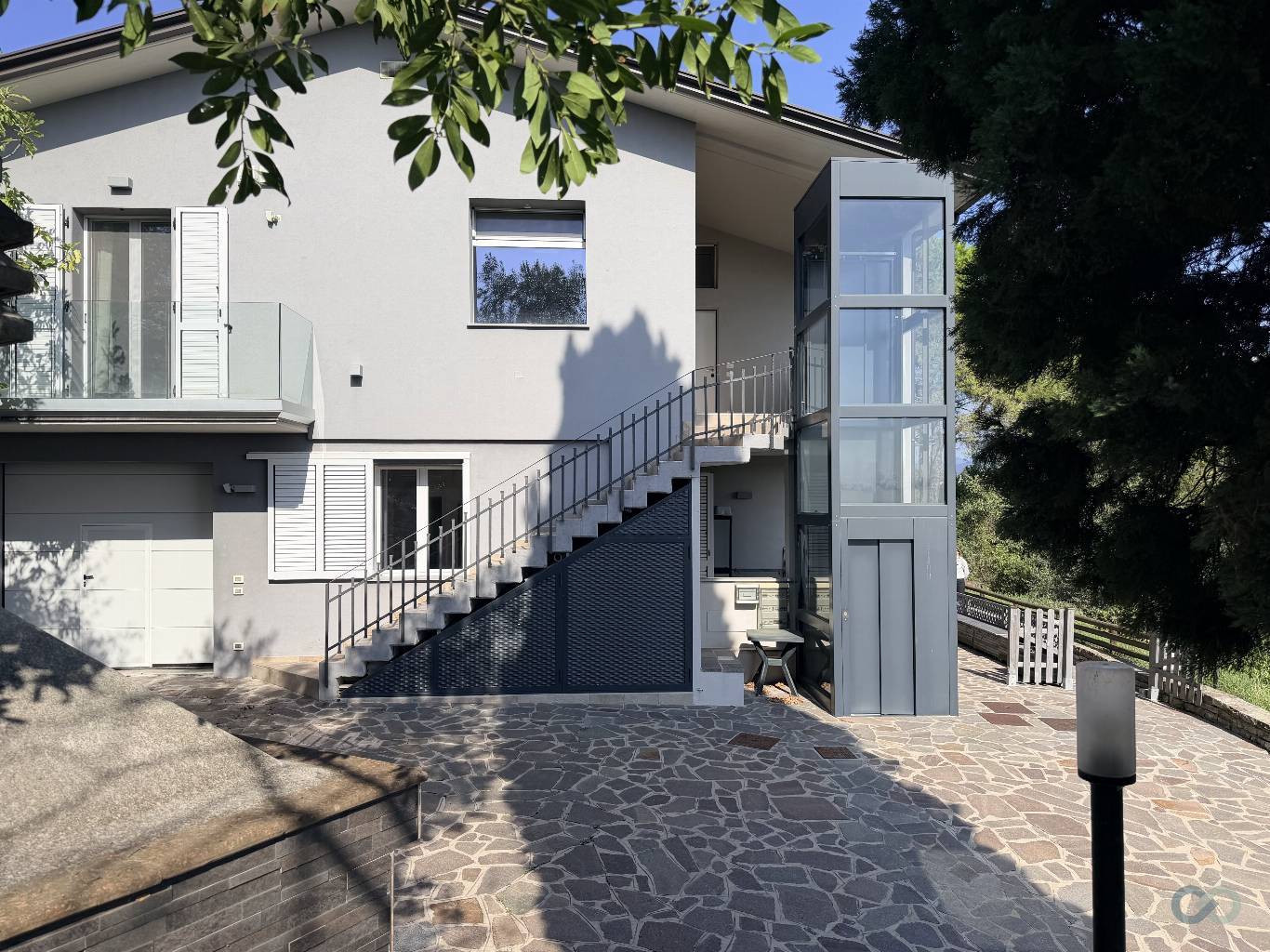 VILLA BIFAMILIARE 8
