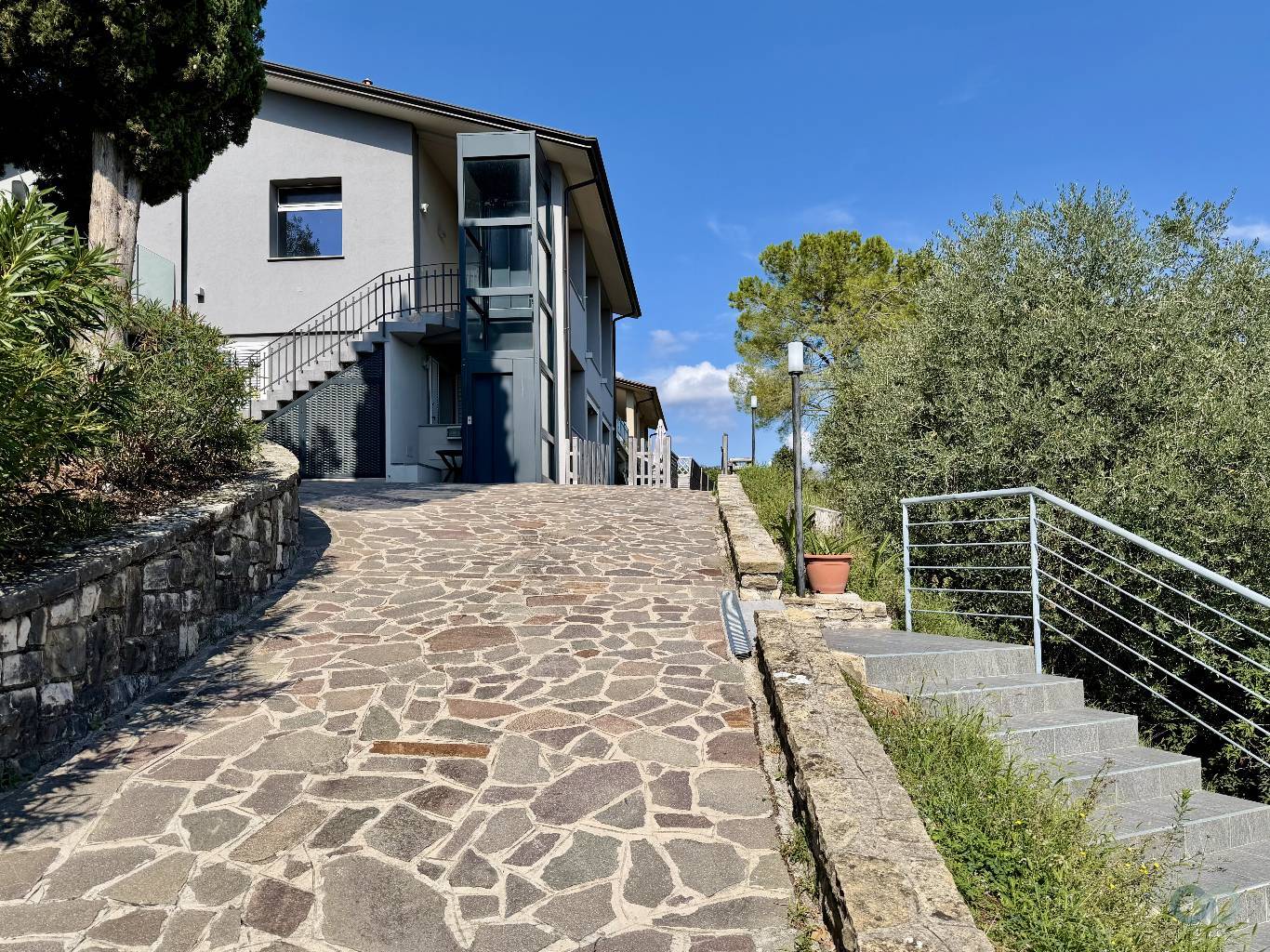 VILLA BIFAMILIARE 51