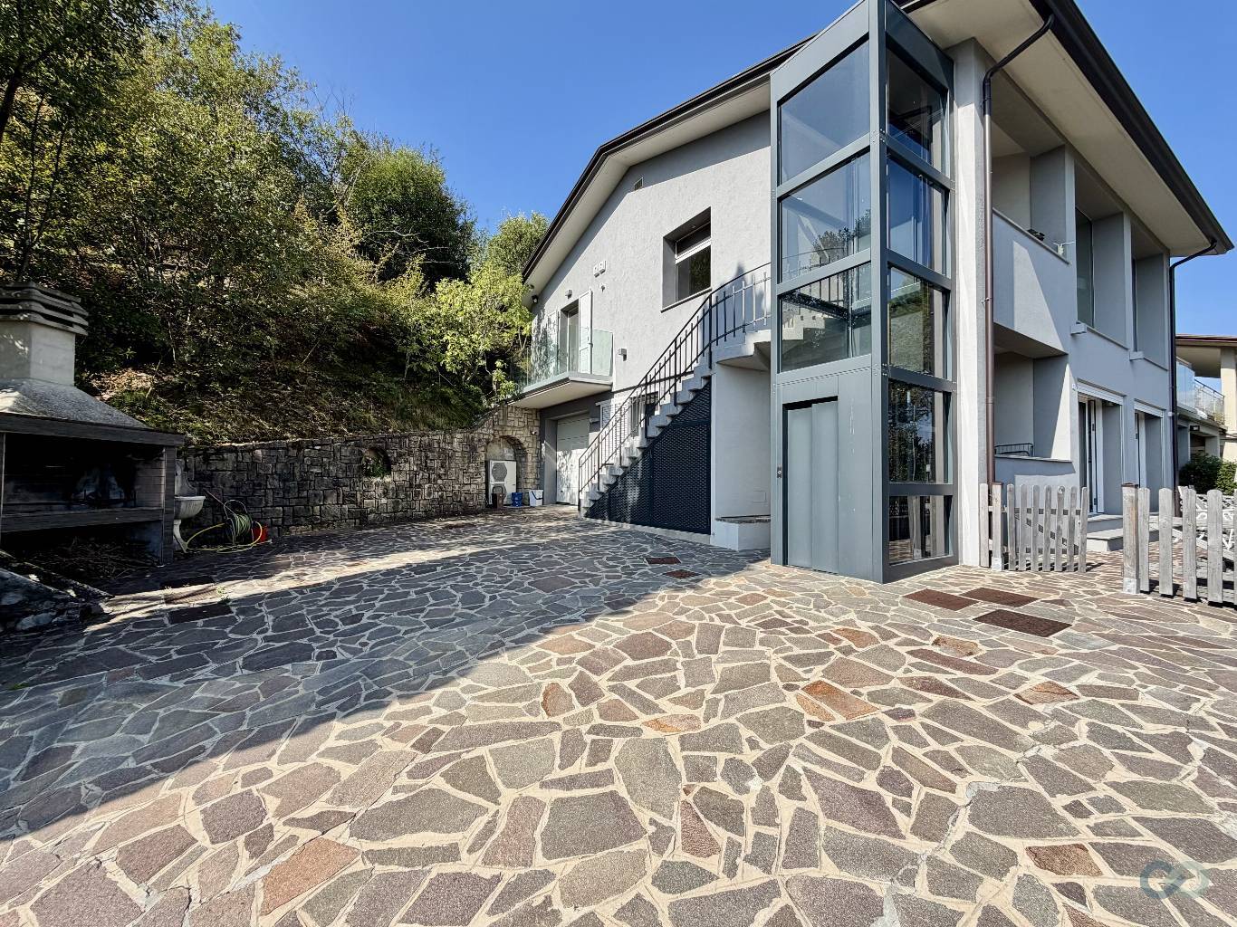 VILLA BIFAMILIARE 52