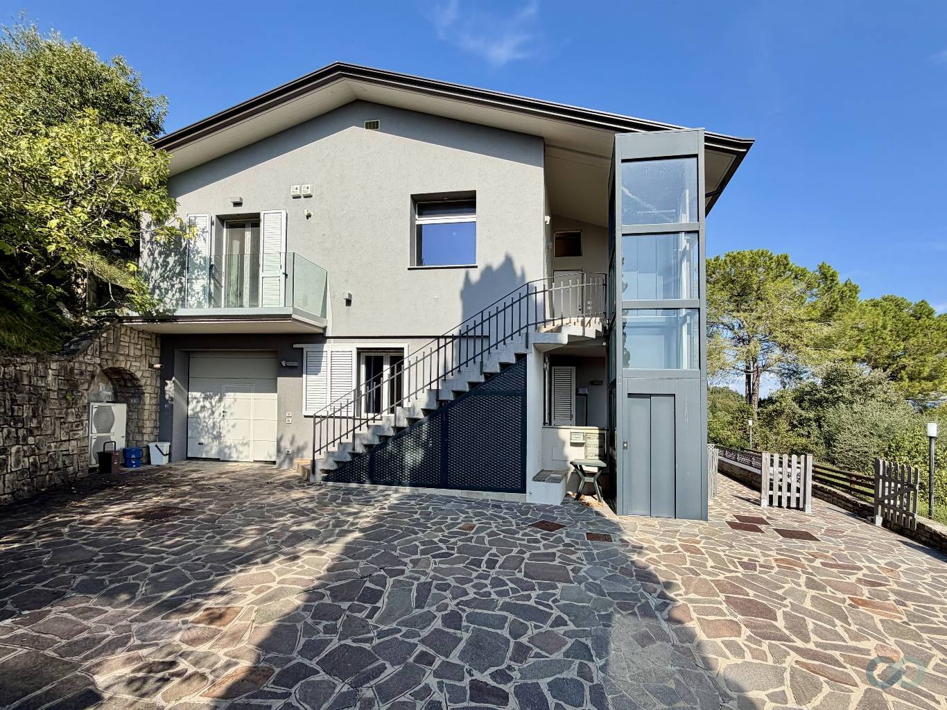 VILLA BIFAMILIARE 53