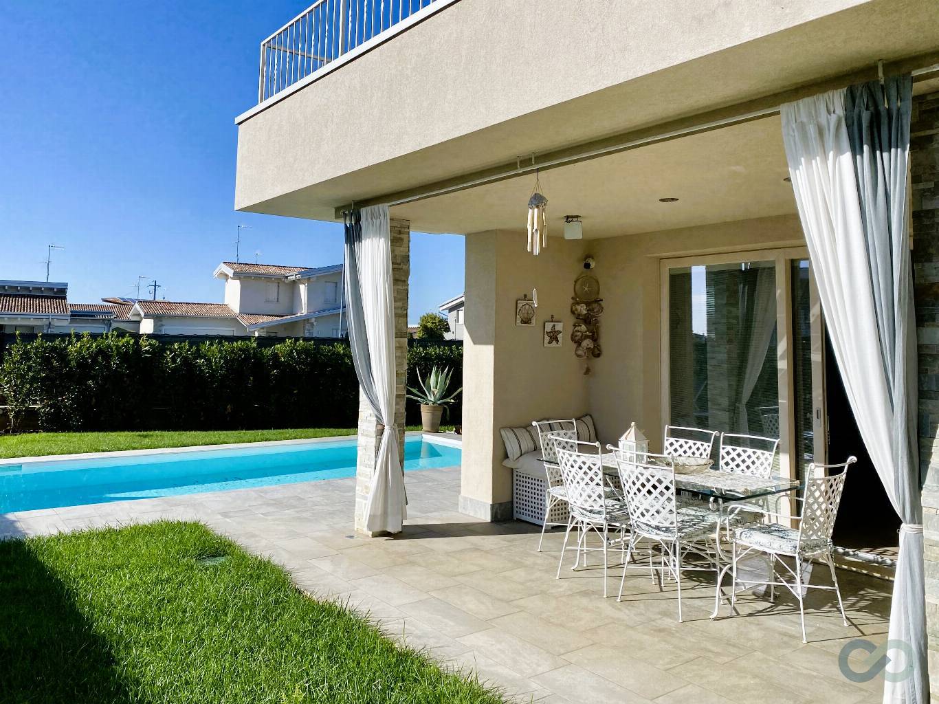 VILLA CON PISCINA 3