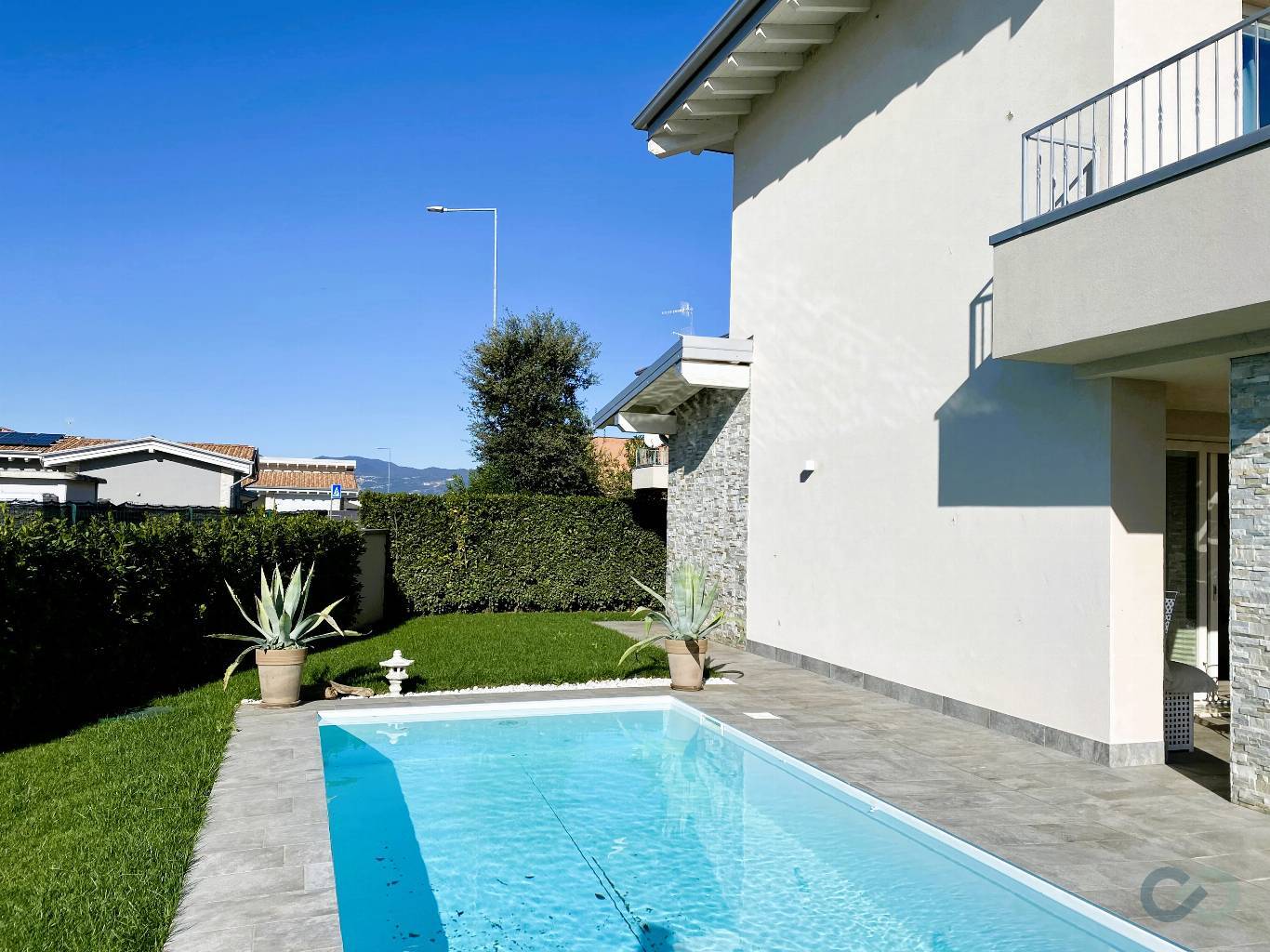 VILLA CON PISCINA 4