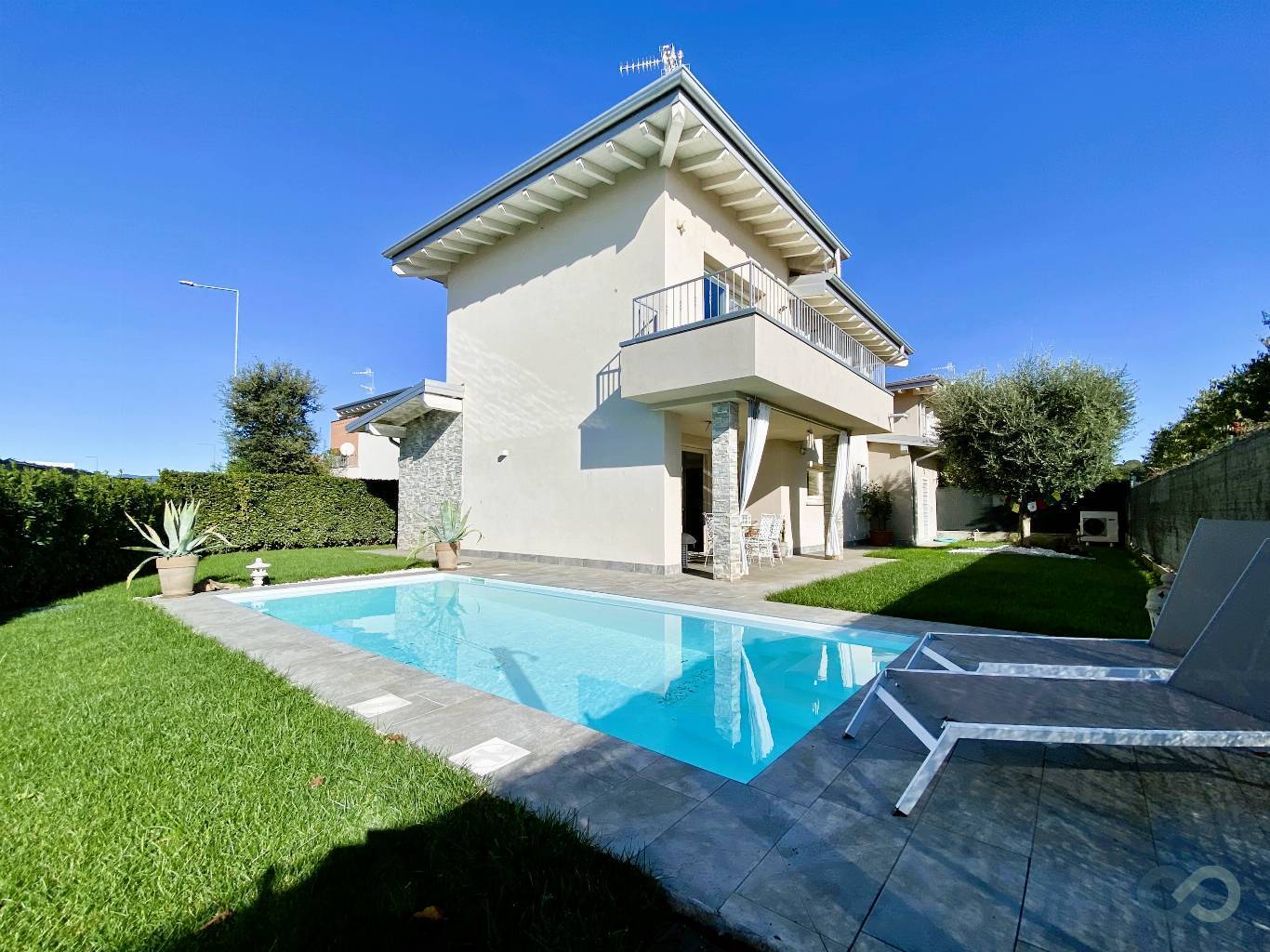 VILLA CON PISCINA 33