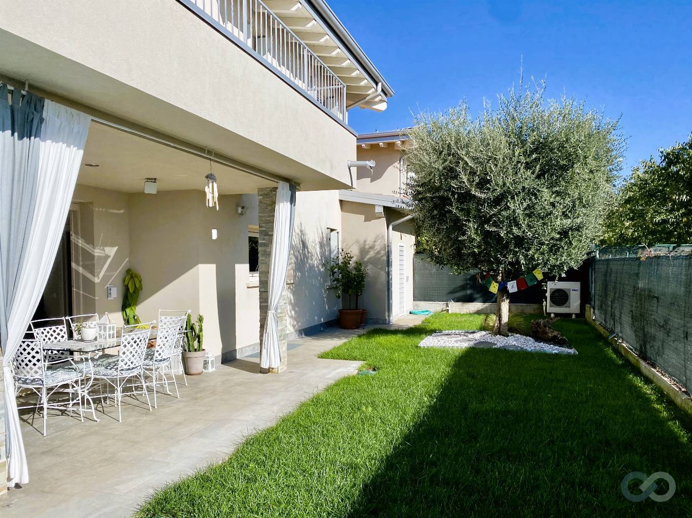 VILLA CON PISCINA 35