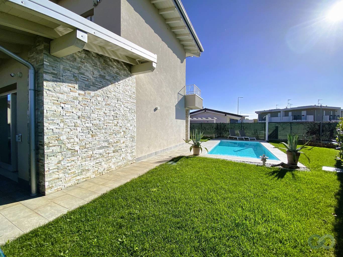 VILLA CON PISCINA 36