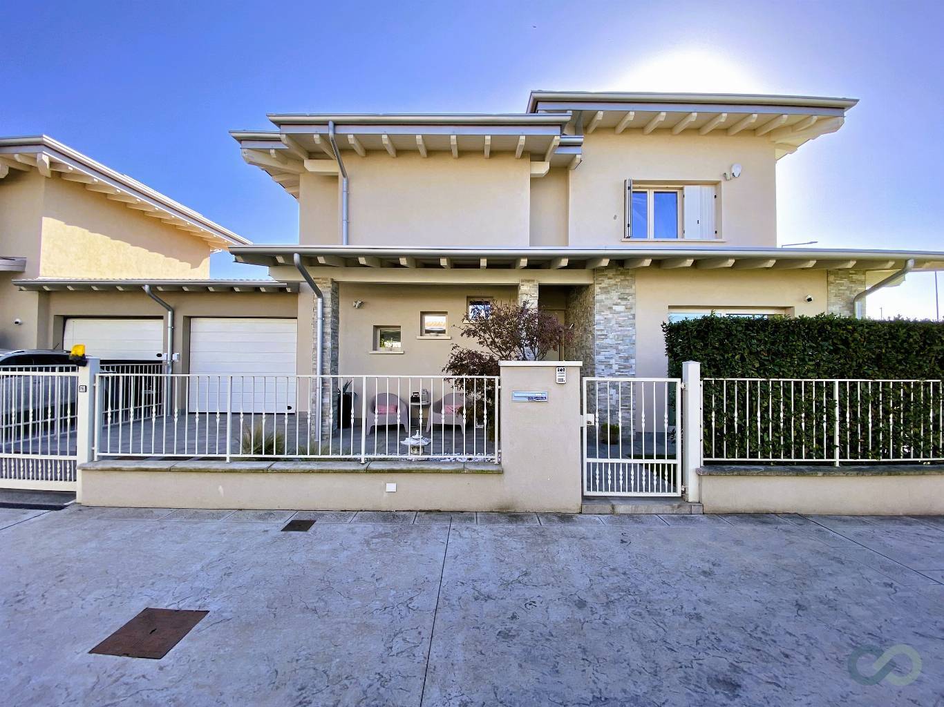 VILLA CON PISCINA 37