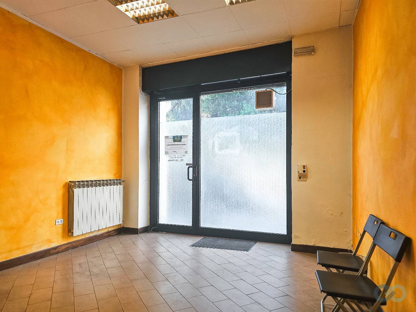 NEGOZIO FRONTE STRADA 1