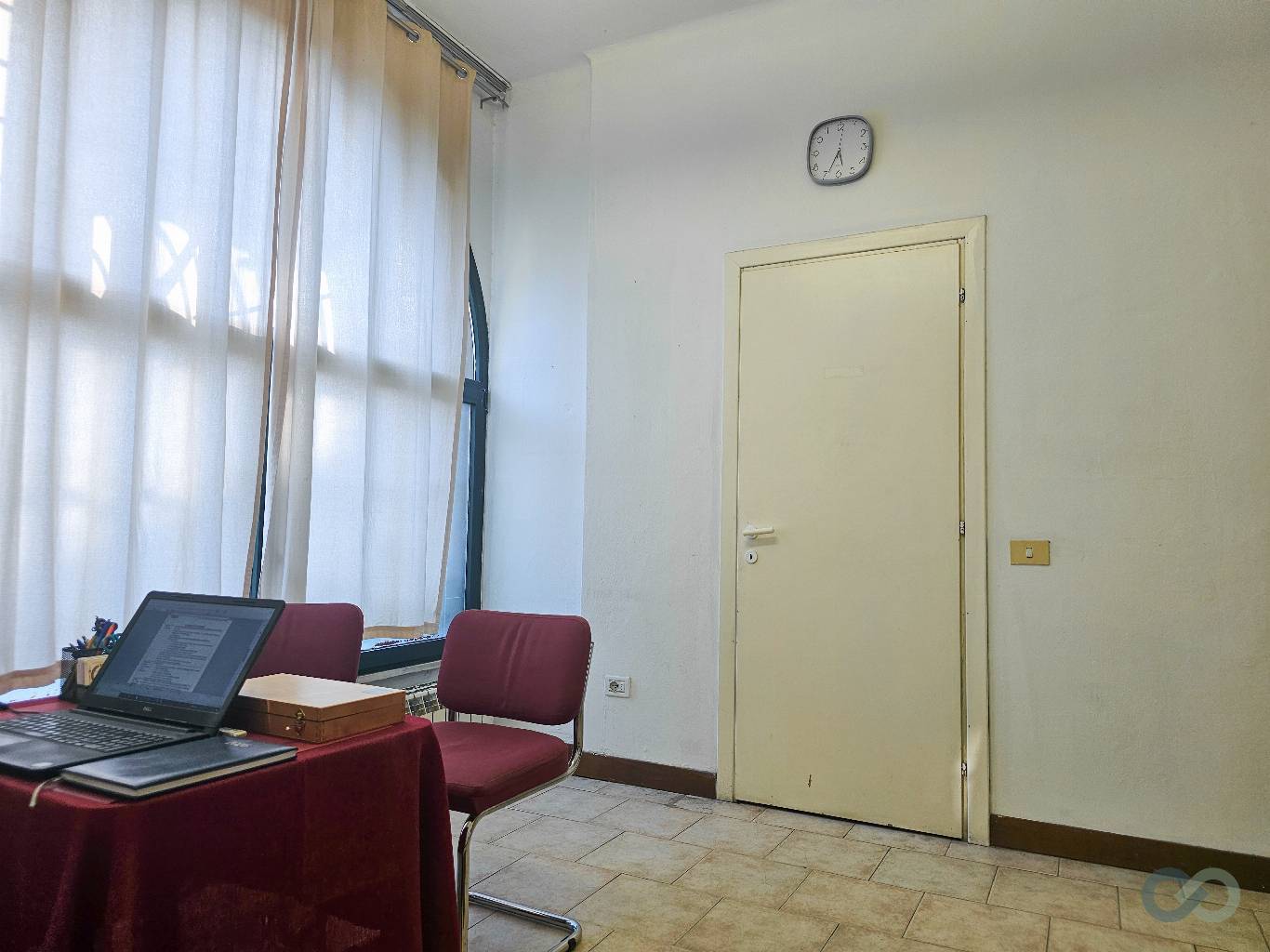 NEGOZIO FRONTE STRADA 12