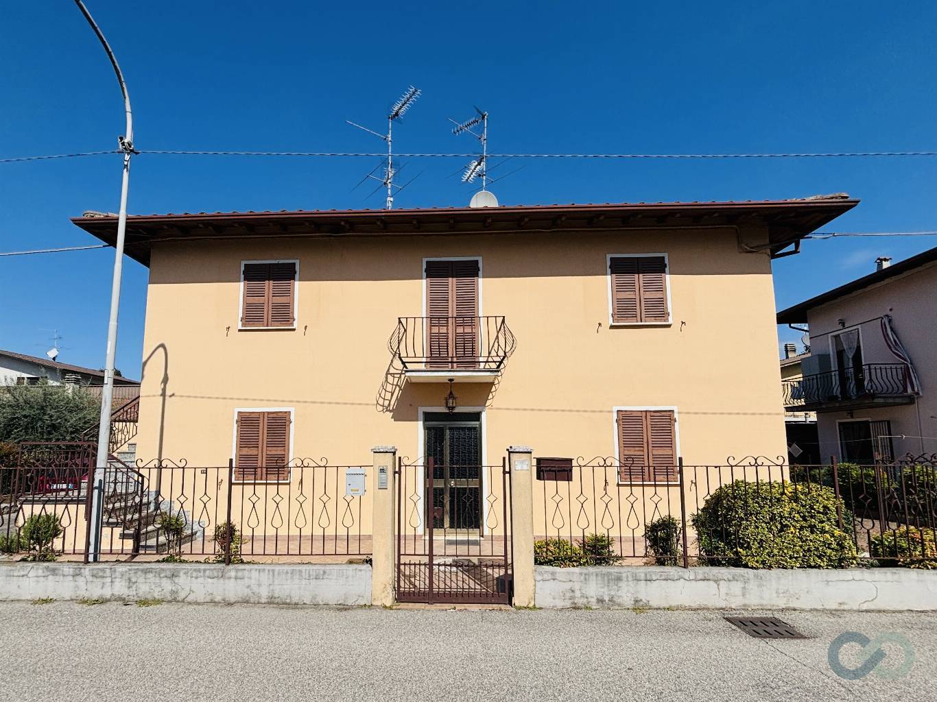 APPARTAMENTO IN BIFAMIGLIARE 1