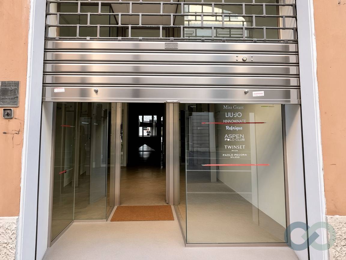 NEGOZIO IN CENTRO STORICO 11