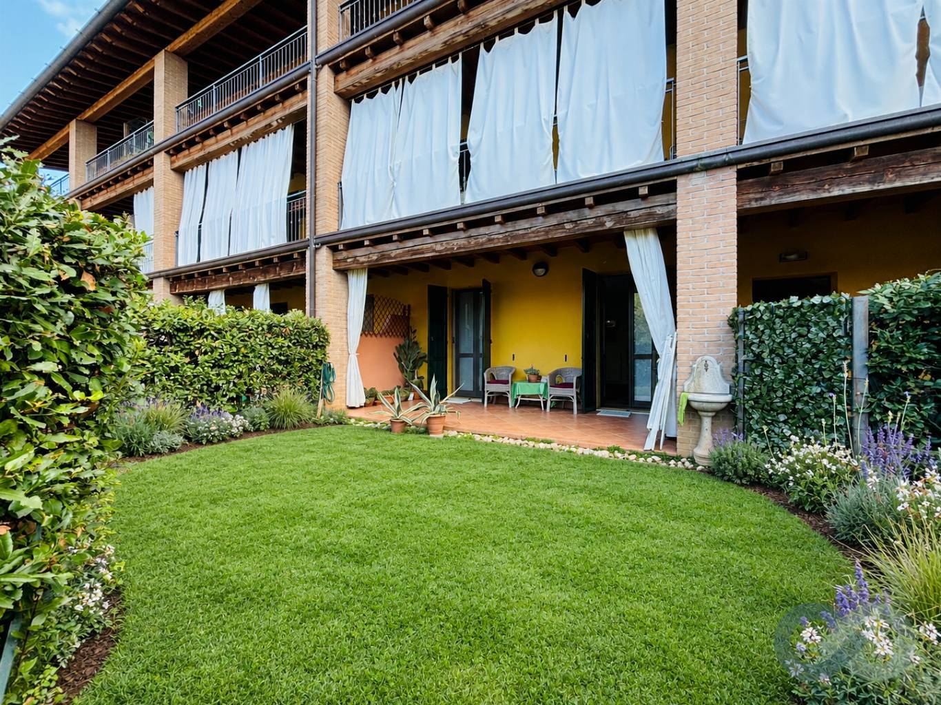Trilocale con giardino e box doppio 2