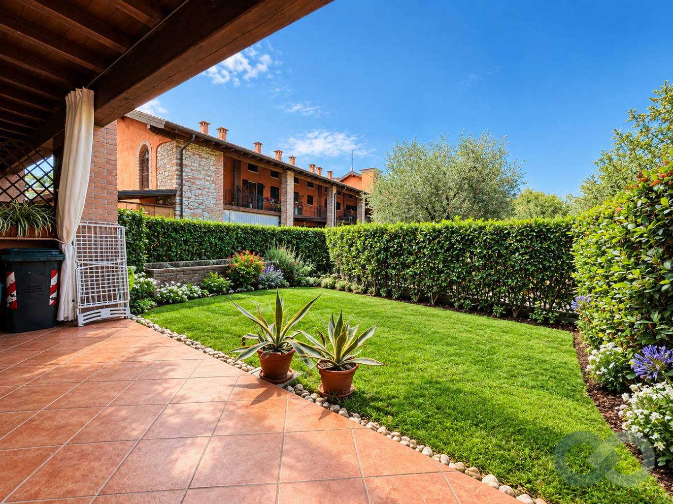 Trilocale con giardino e box doppio 4