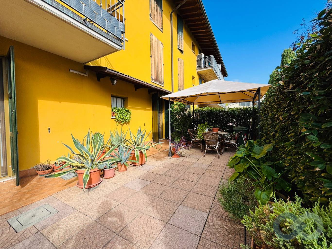 Trilocale con giardino e box doppio 28