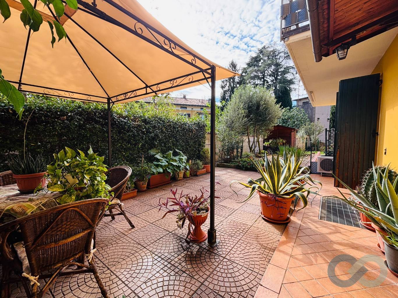 Trilocale con giardino e box doppio 30