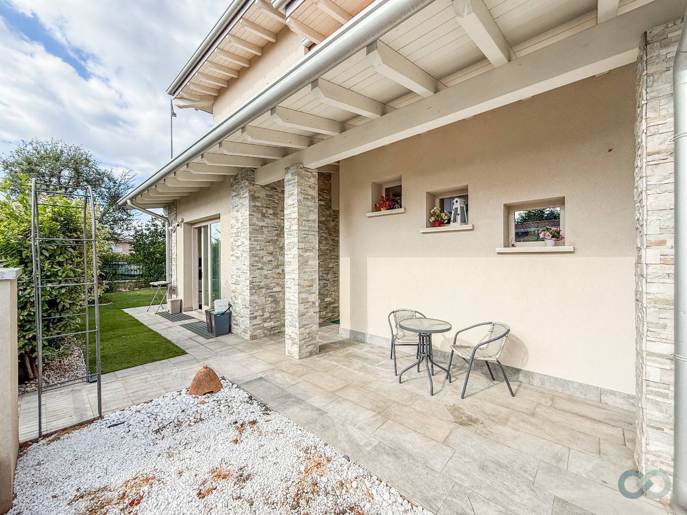 VILLA BIFAMILIARE 3